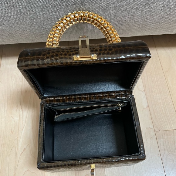 Vintage embossed patent leather purse - Picture 4 of 5